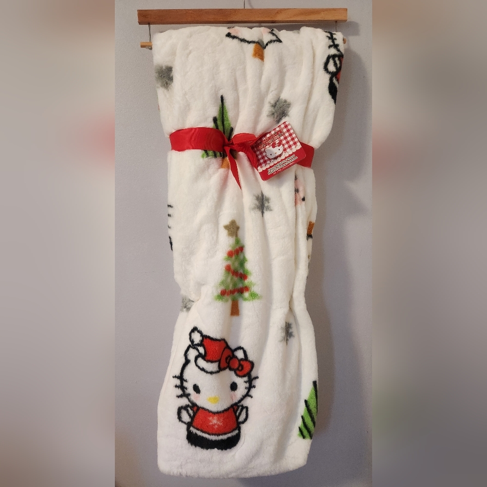 NWT Sanrio Hello Kitty Christmas Trees Faux Rabbit Fur Blanket Throw (50" X 70")